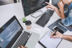 Création de site web : Choisir un développeur ou une agence? - Youwebpro